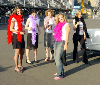 Can you believe the weather? It was hot and sunny. All afternoon! In Edinburgh! And aren't the girls looking pretty?